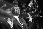 Испанский певец Хулио Иглесиас во время выступления в Москве, 1989 год