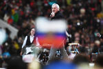 Певец Валерий Меладзево время выступления на митинге-концерте «Россия объединяет!» в Москве, 2017 год