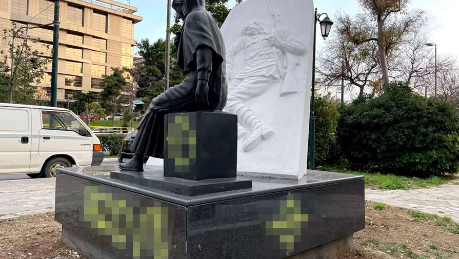 В Афинах осквернили памятник советским воинам