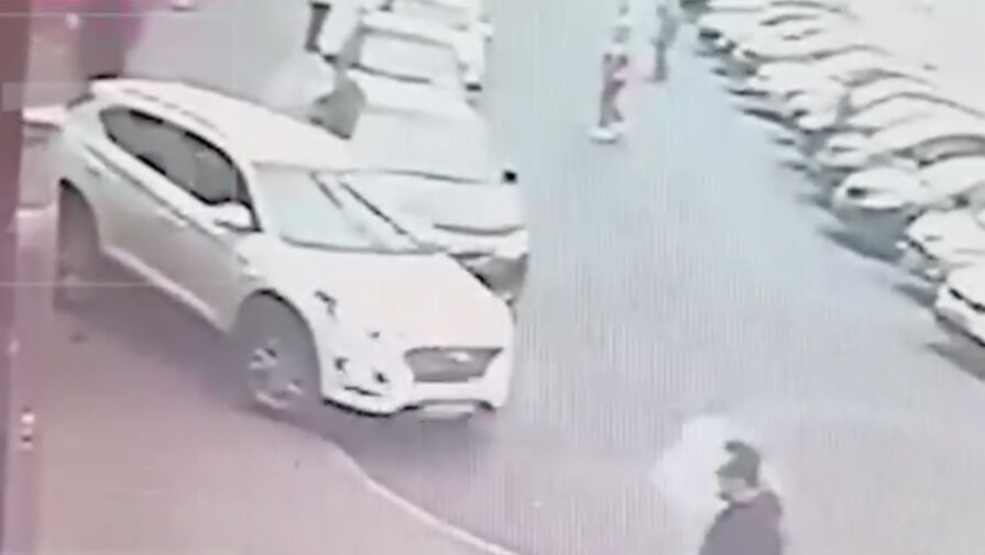 Водитель из-за судороги ноги наехал на двух женщин в Санкт-Петербурге