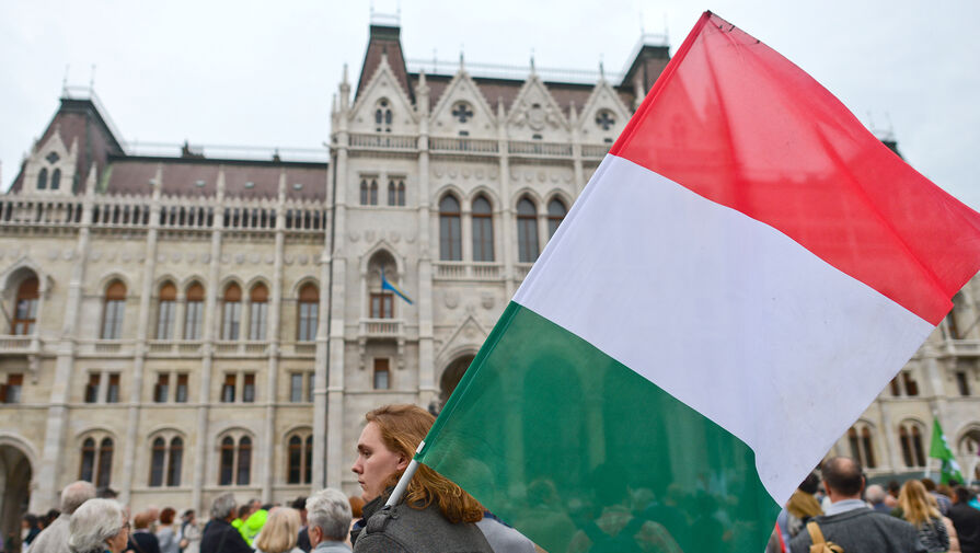 Венгерские СМИ обяжут раскрывать, кто им платит за 