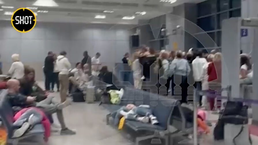 Российские туристы застряли в аэропорту Хургады