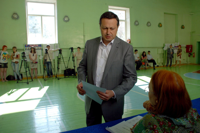 Эдхам Акбулатов, как и его коллеги в других городах, возглавил списки «Единой России»