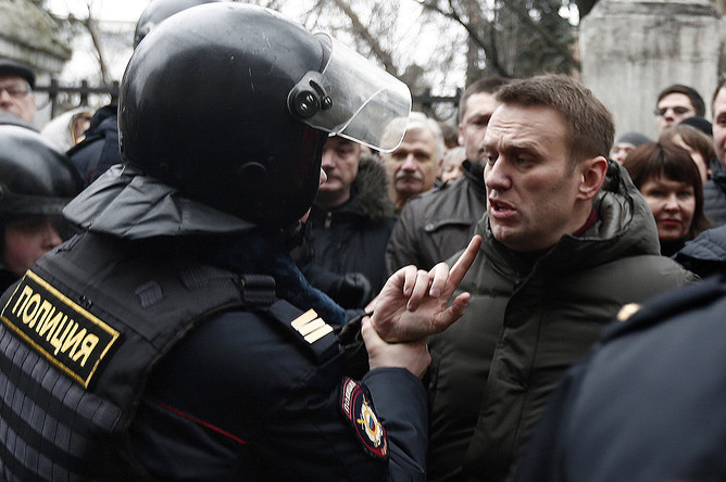 Лидер «Партии прогресса» Алексей Навальный в течение понедельника был задержан дважды