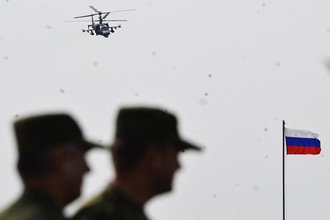 Многоцелевой всепогодный вертолет ВВС РФ Ка-52 осуществляет огневую поддержку во время стратегических командно-штабных учений «Восток-2014»
