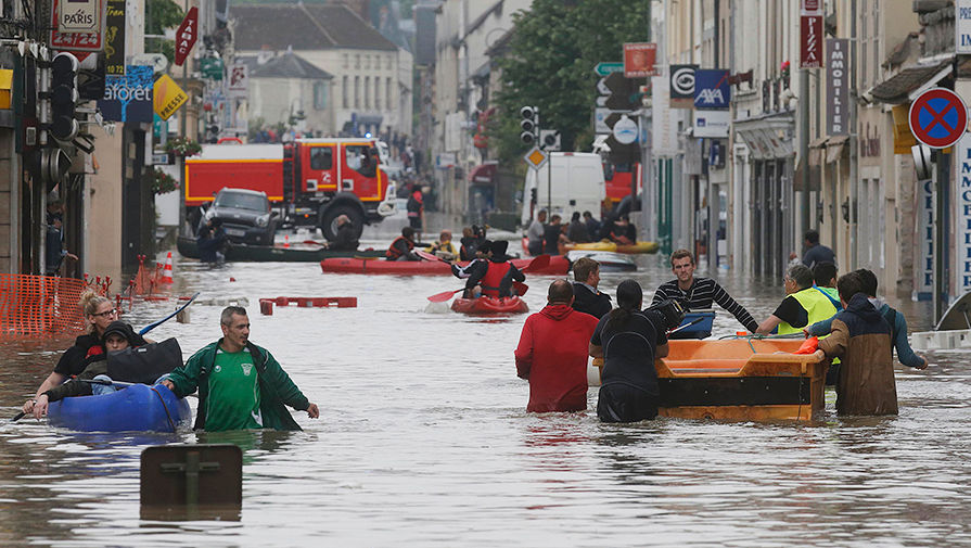 Наводнение в&nbsp;городе Немур на&nbsp;севере Франции