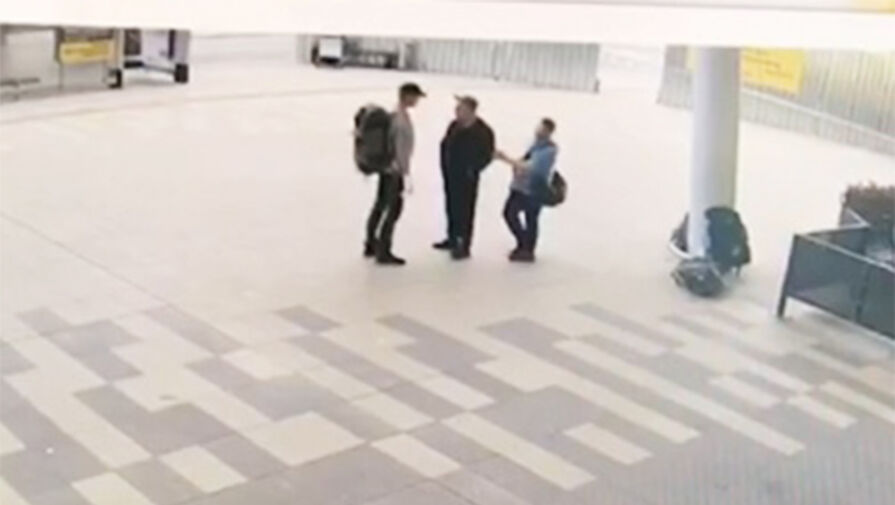 Житель Бурятии ударил ножом пассажира в аэропорту из-за отказа угостить сигаретой
