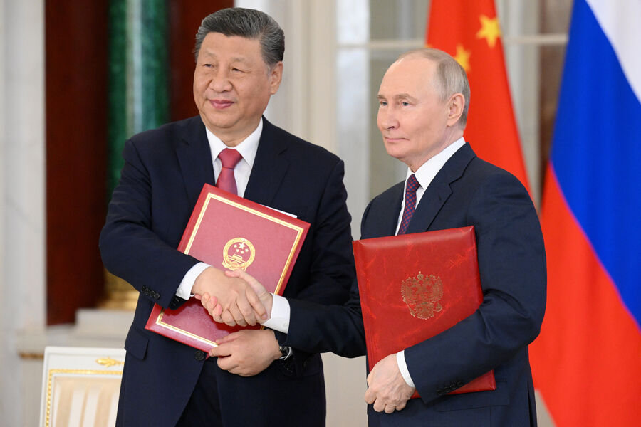 Китайские машины, Новый год и ядерная война. О чем Путин и Си общались 3,5 часа