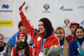 Фигуристка Екатерина Боброва на церемонии встречи российских участников Олимпиады 2018 в аэропорту «Шереметьево»