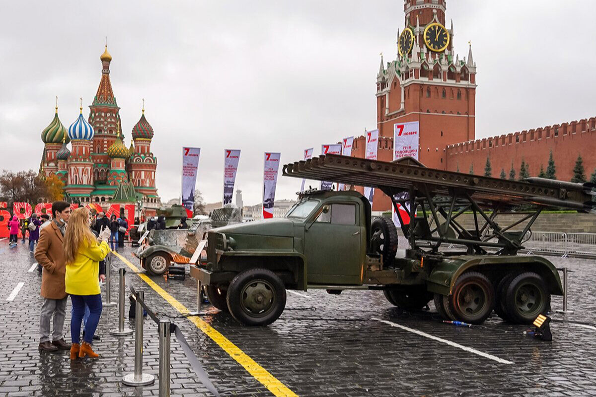 Интерактивный музей о 81-й годовщине военного парада 7 ноября 1941 года  открылся на Красной площади - Газета.Ru | Новости