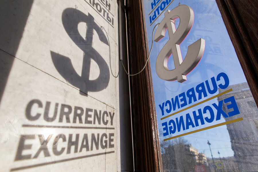 Экономист объяснил, почему доллар больше не будет по 70 рублей