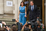 Премьер-министр Великобритании Дэвид Кэмерон и его супруга Саманта после голосования в Методистском центральном зале Вестминстера на референдуме по сохранению Великобританией членства в Европейском союзе