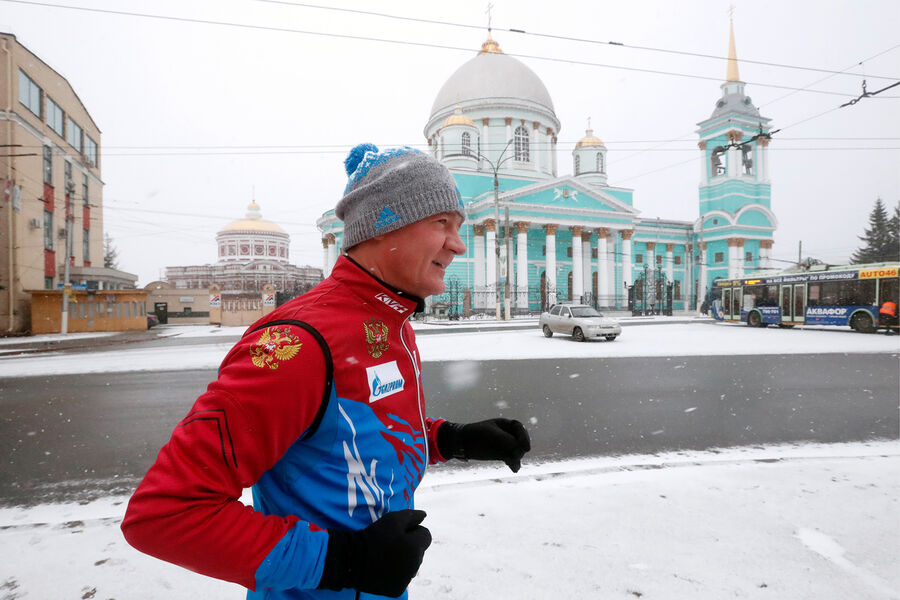 Роман Старовойт во время утренней пробежки в&nbsp;центре города Курска, 2019&nbsp;год