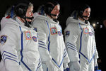 Астронавт NASA Пегги Уитсон, космонавт «Роскосмоса» Олег Новицкий и астронавт ESA Тома Песке