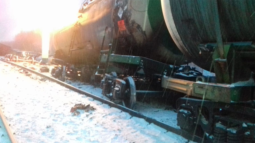 Под&nbsp;Омском грузовой поезд сошел с&nbsp;рельс, 1 декабря 2018 года 