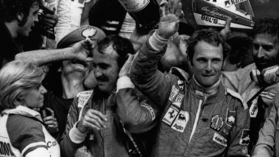 Ники Лауда, занявший третье место, после гонки на Гран-при Италии в Монце, 1975 год