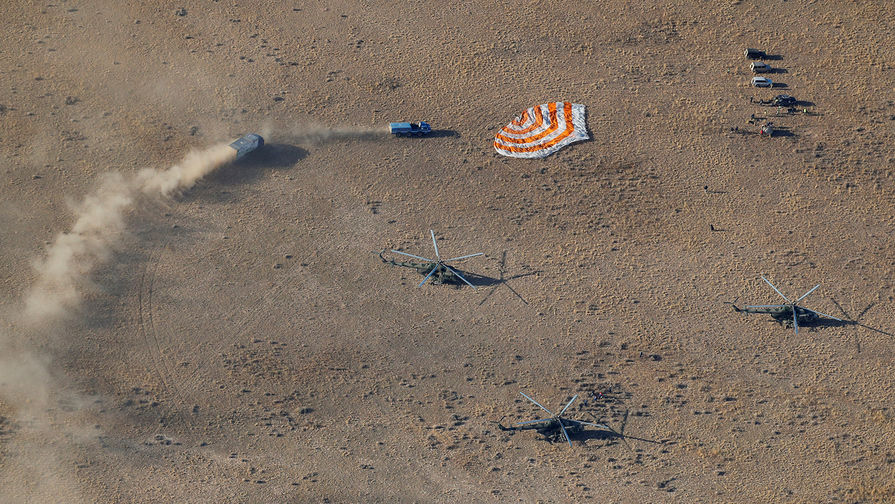 Спускаемый аппарат космического корабля &laquo;Союз МС-12&raquo; после посадки в&nbsp;Казахстане, 3 октября 2019 года