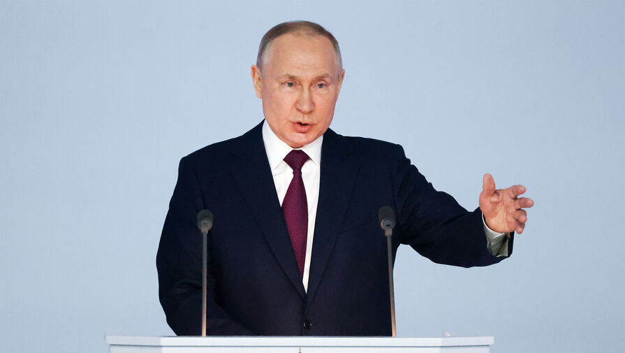 Путин: экономика РФ преодолела риски, но иногда действовать приходилось с колес