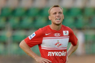 Игрок «Спартака» Денис Глушаков в матче Объединенного турнира между ФК «Спартак» (Москва) и ФК «Динамо» (Киев).