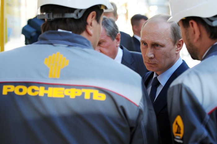 Путин во время посещения Туапсинского НПЗ «Роснефти» в 2013 году