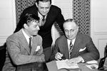 Актер Кларк Гейбл, продюсер Дэвид О. Селзник и глава студии MGM Луис Б. Майер подписывают контракт на производство фильма «Унесенные ветром» в Лос-Анджелесе, 1938 год