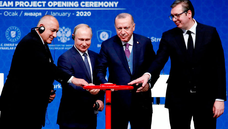 Президент РФ Владимир Путин и президент Турции Реджеп Тайип Эрдоган на церемонии официального открытия газопровода «Турецкий поток» в Стамбуле, 8 января 2020 года