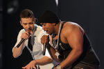 50 Cent и T.I., Тимбалэнд и Nelly, Снуп Дог и Pharrell, Kriss Kross и даже Talib Kweli — лишь малая часть поп-музыкантов и рэперов, которые согласились сотрудничать с Тимберлейком. Сам певец зачитал лишь однажды — это был рэп с автотюном в песне «Role Model» группы FreeSol. На фото Тимберлейк и Тимбалэнд на церемонии вручения MTV VMA в Лас-Вегасе, 2007 год