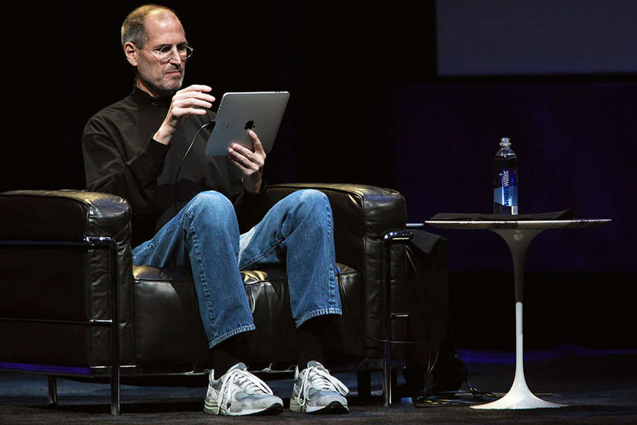 Стив Джобс (1955-2011) во время одной из презентаций Apple 