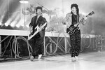 Музыканты Александр Буйнов (слева) и Сергей Перегуда из ансамбля «Веселые ребята», 1988 год 