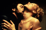 <b>«Путь Карлито» (1993)</b>
<br><br>
«Путь Карлито» обязателен к просмотру фанатам «Лица со шрамом» — благо, что здесь и актерско-режиссерский тандем тот же, и отсылок к «Скарфейсу» достаточно, и сюжет перекликается (Аль Пачино вновь играет главу наркомафии). А в качестве бонуса — выдающиеся работы Шона Пенна и Вигго Мортенсена.
