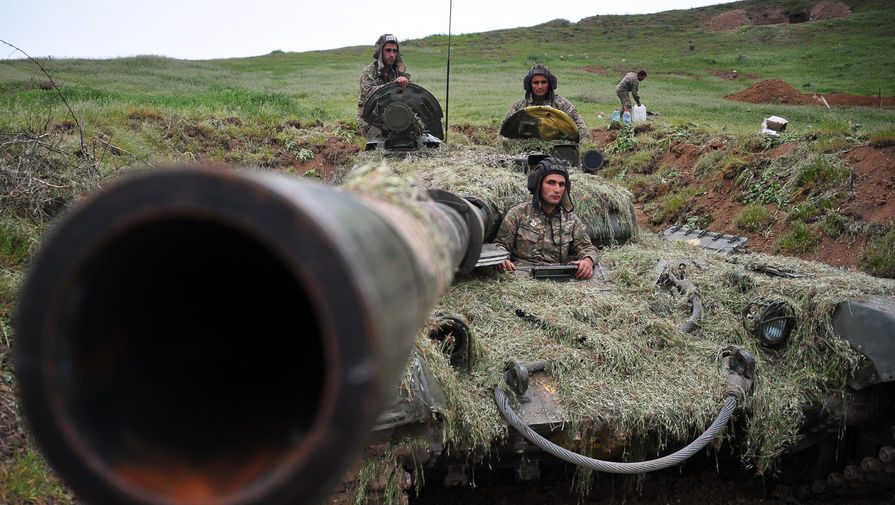 В Нагорном Карабахе введено военное положение