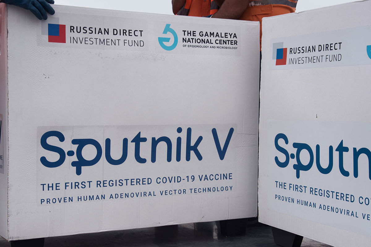 Контейнеры c российской вакциной Sputnik V