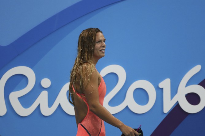 Россиянка Юлия Ефимова вышла в финал олимпийских соревнований по плаванию на дистанции 100 м брассом, выиграв свой полуфинальный заплыв