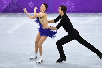 Российские фигуристы Екатерина Боброва и Дмитрий Соловьев после проката короткой программы в личном турнире танцев на льду на Олимпийских играх — 2018