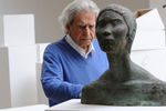 Скульптор и художник Николай Никогосян в&nbsp;своей мастерской, 2009 год