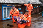 Спасатели МЧС в подтопленном районе Тулуна, 30 июня 2019 года