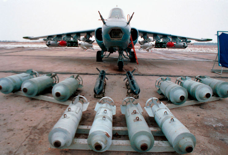 Самолет-штурмовик Су-25Т во время показа военной авиационной техники в Минске, 1992 год