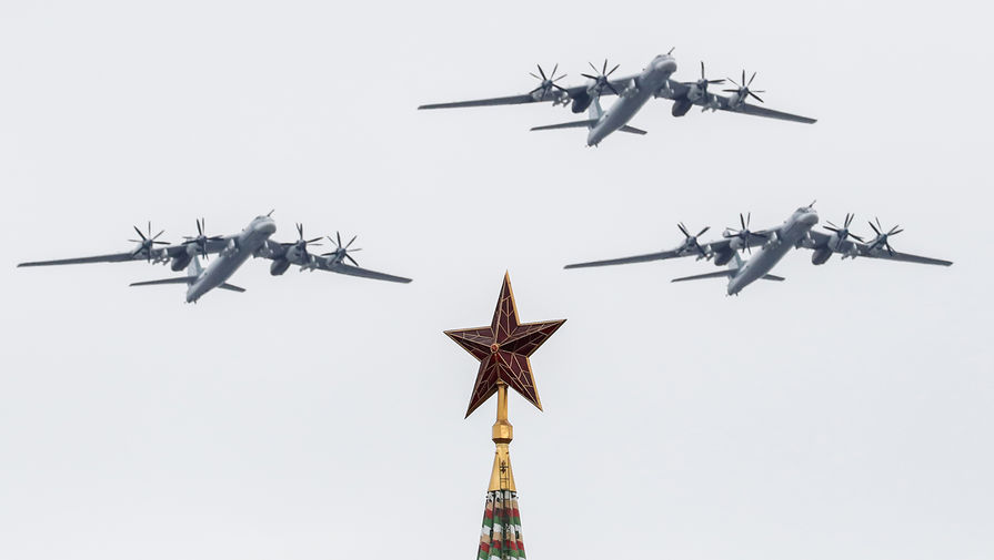 Дальние бомбардировщики Ту-95МС на&nbsp;воздушном параде Победы в&nbsp;Москве, 9 мая 2020 года