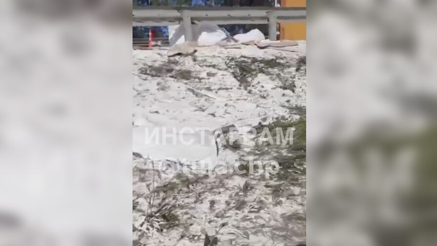 Фура засыпала трассу сахаром после ДТП в Тульской области