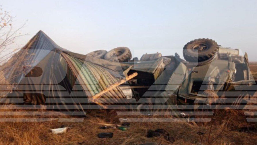 Baza: в Крыму военный грузовик врезался в легковушку