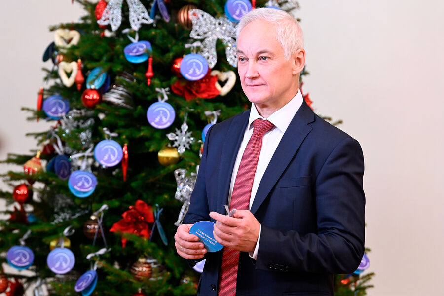 Андрей Белоусов принимает участие во всероссийской новогодней благотворительной акции «Елка желаний», Москва, 27 декабря 2022 года