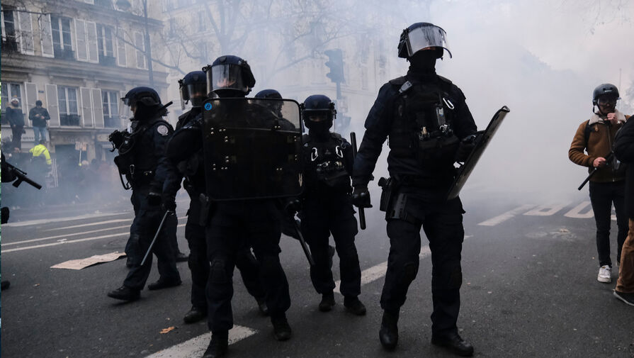 В Париже полиция готовится пресекать беспорядки после I тура парламентских выборов