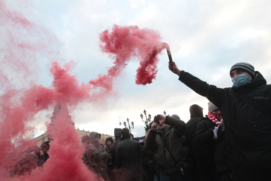 Участники акции в&nbsp;память об убитом фанате &laquo;Спартака&raquo; Егоре Свиридове на&nbsp;Манежной площади, 11&nbsp;декабря 2010&nbsp;года