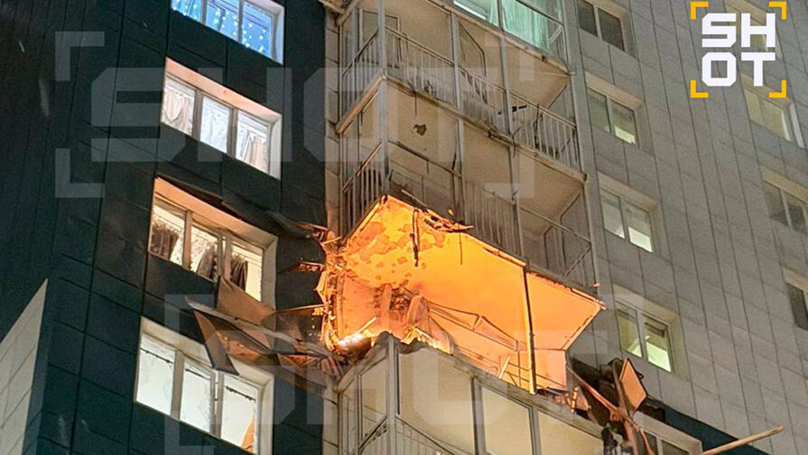 Падение обломков сбитых дронов вызвало пожар в квартире в Воронеже
