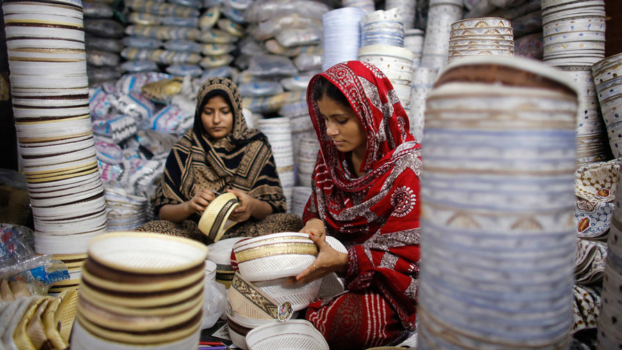 Женщины за работой. Дакка (Бангладеш) 