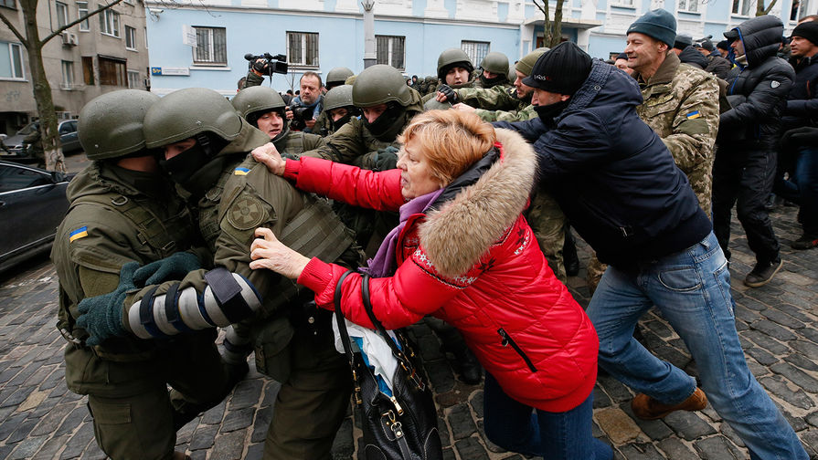 Столкновения сторонников Михаила Саакашвили с&nbsp;сотрудниками силовых структур в&nbsp;Киеве, 5 декабря 2017 года