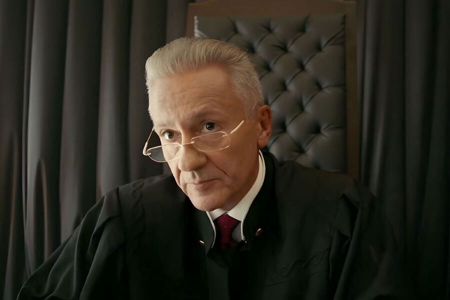 <b>&laquo;Ваша честь&raquo; (2021)</b>
<br><br>
Одна из&nbsp;последних на&nbsp;данный момент работ Меньшикова в&nbsp;кино: главная роль в&nbsp;криминальной драме, где честному судье приходится идти на&nbsp;сделку с&nbsp;самим собой ради спасения сына. Актер, всегда очень тщательно отбиравший картины для&nbsp;съемок, признавался, что доставшийся ему в&nbsp;сериале образ оказался едва ли не самым глубоким и объемным среди всех, которые он когда-либо исполнял.