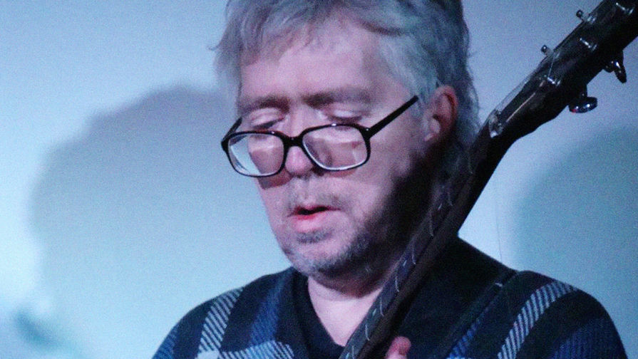Андрей Сучилин во время творческой встречи, 2013 год