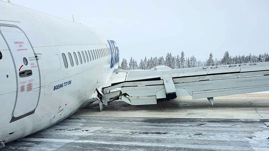 Пассажирский самолет Boeing авиакомпании Utair, совершивший жесткую посадку в&nbsp;аэропорту Усинска, 9 февраля 2020 года