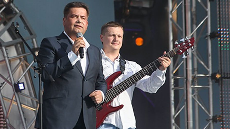 Лидер группы &laquo;Любэ&raquo; Николай Расторгуев и бас-гитарист группы Павел Усанов